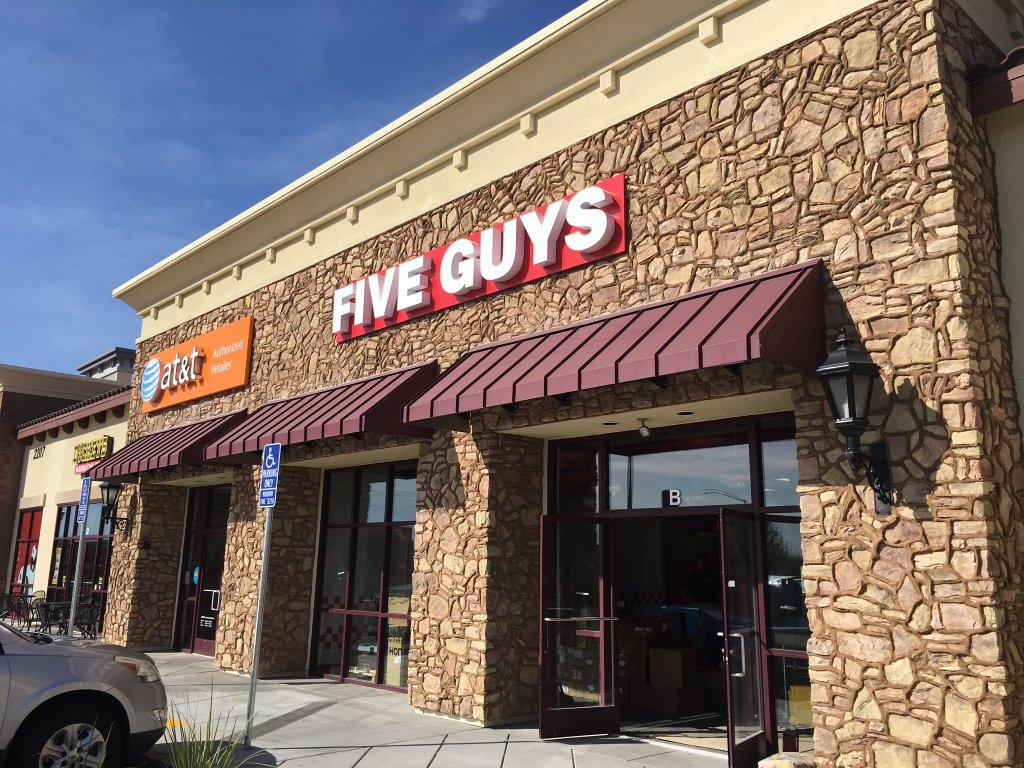 Five Guys, Riverbank